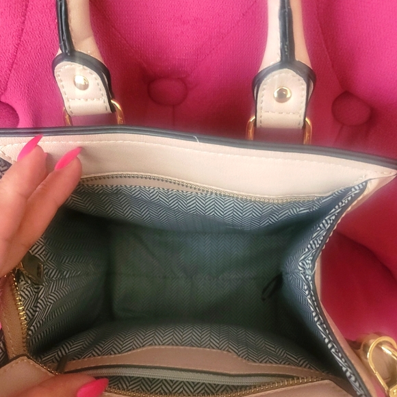 Adorable purse - Picture 5 of 5